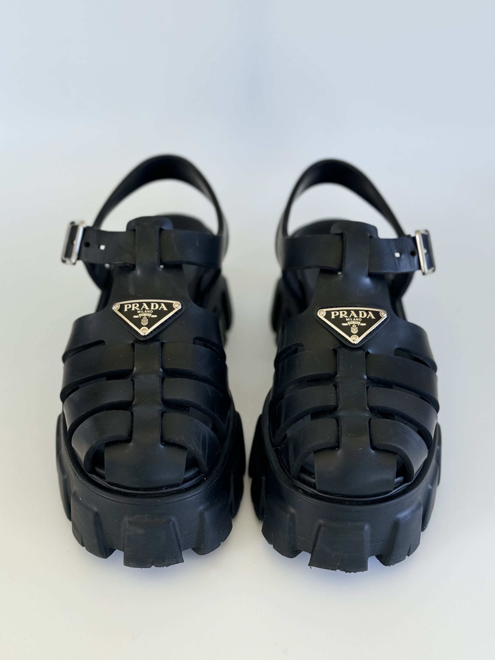 【関税&送料込】Prada Monolith Flatform Sandal In Rubber Black Rubber Monolith sandals | PRADA